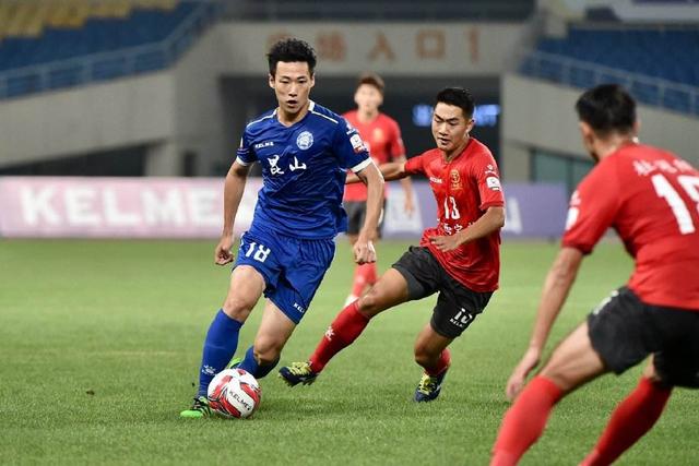 监狱斗殴！知名说唱歌手遭毒枭重创被送医